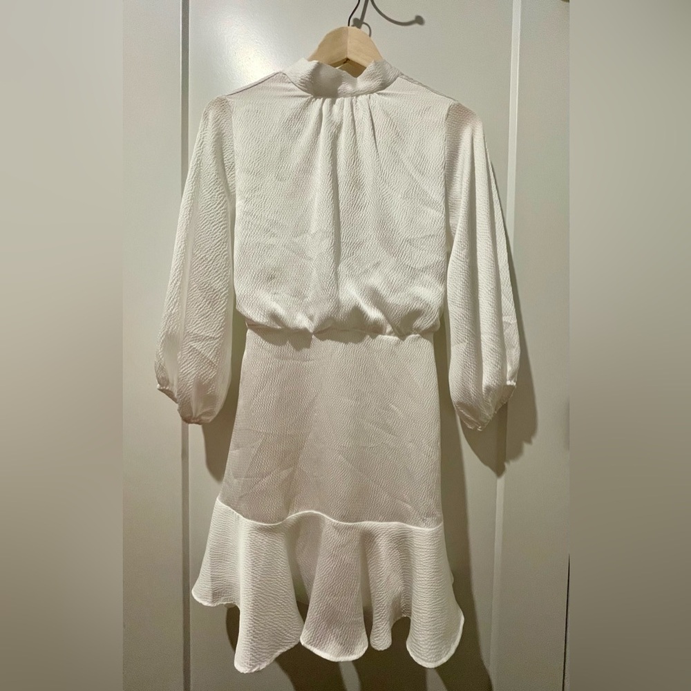 Vici Elegant White Long Sleeve Dress
